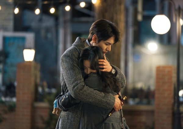 ▲‘더 킹-영원의 군주’ 이민호, 김고은(사진제공=SBS)