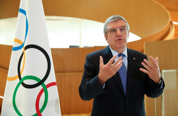 ▲토마스 바흐 국제올림픽위원회(IOC) 위원장이 3월 25일(현지시간) 스위스 로잔에서 인터뷰를 하고 있다. 로잔/로이터연합뉴스
