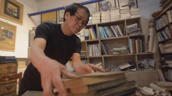 ▲'순간포착 세상에 이런 일이' 교과서 수집하는 남자(사진제공=SBS)