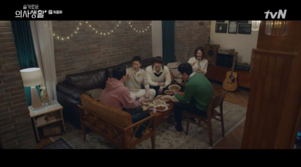 ▲아그리파 석고상(사진=tvN '슬기로운 의사생활' 방송화면 캡처)