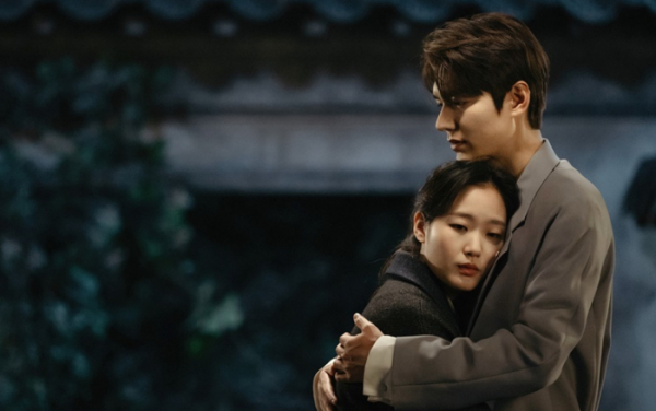 ▲‘더 킹-영원의 군주’ 이민호X김고은(사진제공=SBS)