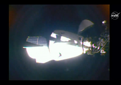 ▲나사 소속 우주비행사 2명을 태운 크루 드래건이 국제우주정거장(ISS)에 도킹했다. UPI연합뉴스 