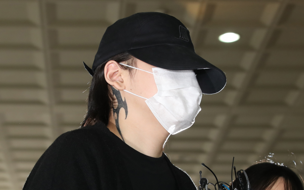 ▲'음주운전ㆍ운전자 바꿔치기' 혐의로 재판에 넘겨진 래퍼 장용준이 2일 오전 서울 마포구 서부지법에서 열린 선고공판장으로 향하고 있다. (연합뉴스)