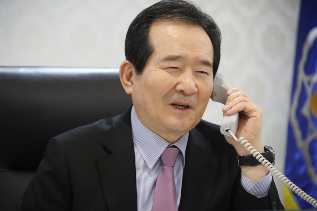 ▲정세균 국무총리가 정부서울청사 집무실에서 전화 통화하고 있다.  (연합뉴스)