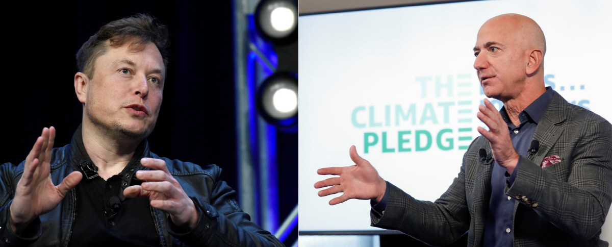 ▲일론 머스크(왼쪽) 테슬라 최고경영자(CEO)와 제프 베이조스 아마존 CEO. AP뉴시스
