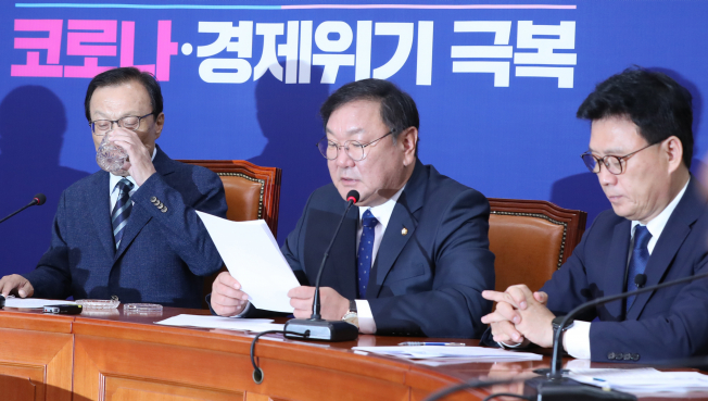 ▲더불어민주당 김태년 원내대표가 8일 오전 서울 여의도 국회에서 열린 최고위원회의에서 발언하고 있다.  (연합뉴스)