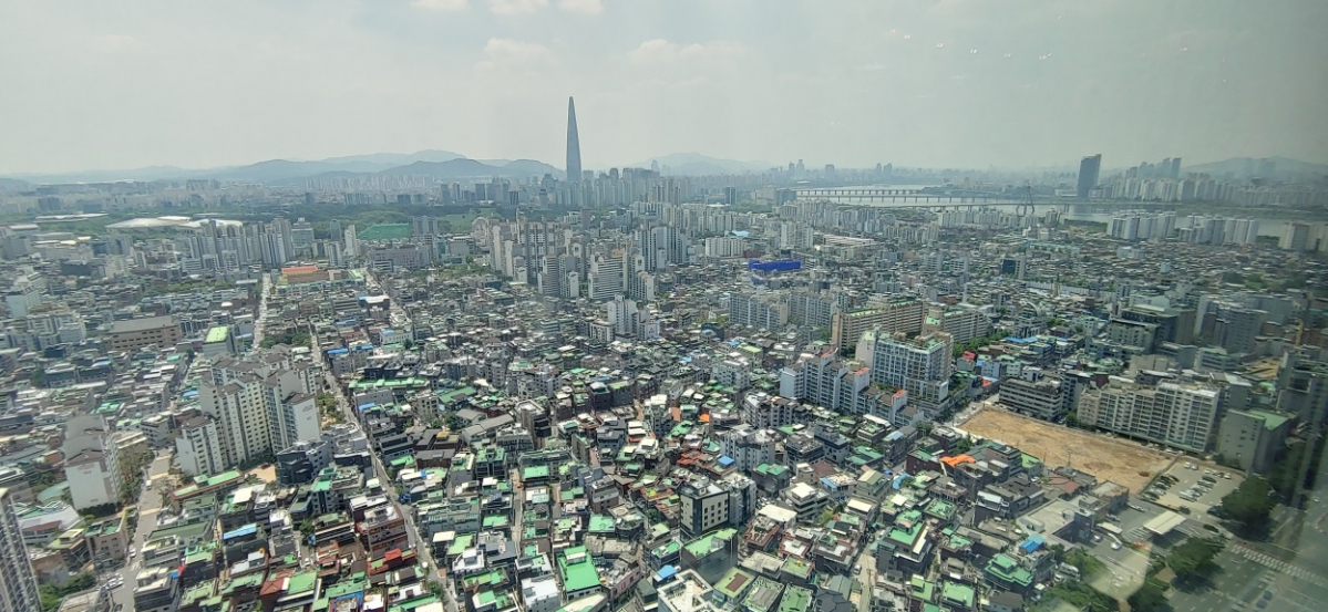 ▲서울 강동구 천호동 이스트센트럴타워에서 내려다 본 서울 도심 전경.