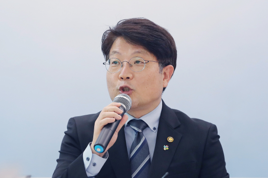 ▲상법 개정안 관련 개요 밝히는 고기영 법무부 차관 (연합뉴스)