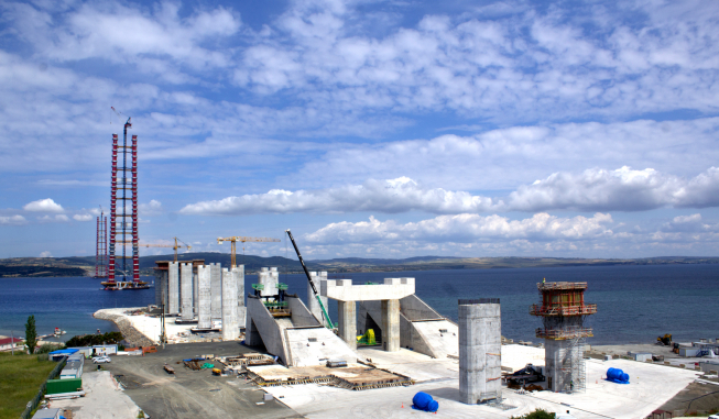 ▲대림산업과 SK건설이 건설한 터키 차나칼레 대교 주탑 전경. (사진제공=대림산업)