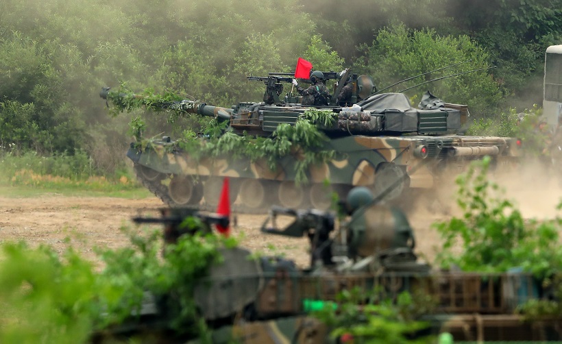 ▲18일 오후 경기도 파주시 접경 지역의 한 훈련장에서 K1E1 전차들이 훈련을 하고 있다. (연합뉴스)