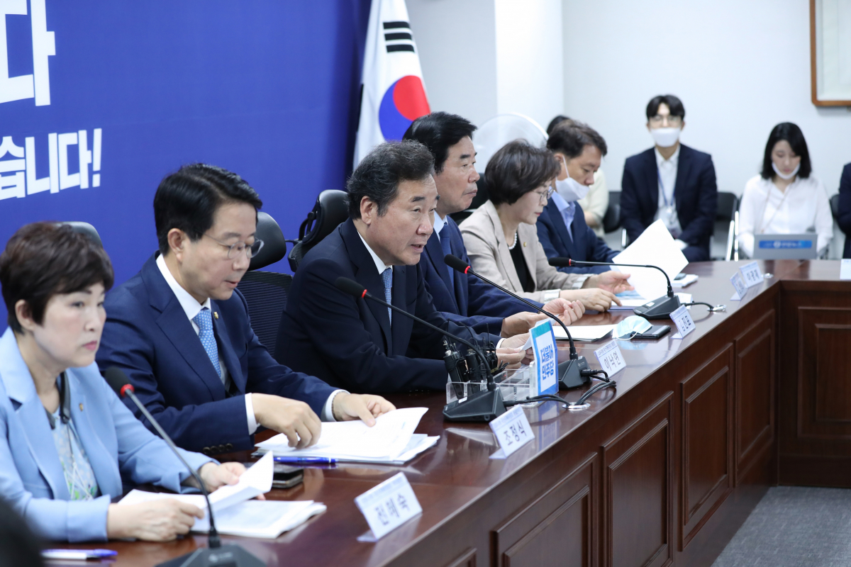 ▲더불어민주당 이낙연 코로나19 국난극복위원장이 19일 오전 서울 여의도 국회 의원회관에서 열린 전체회의에서 발언하고 있다. (연합뉴스)