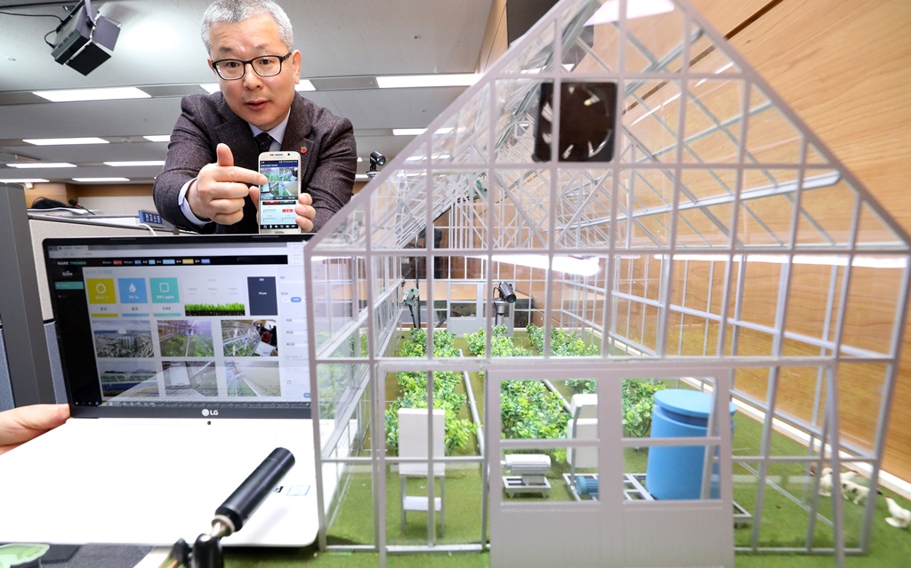 ▲스마트팜 시설과 시스템. (뉴시스)