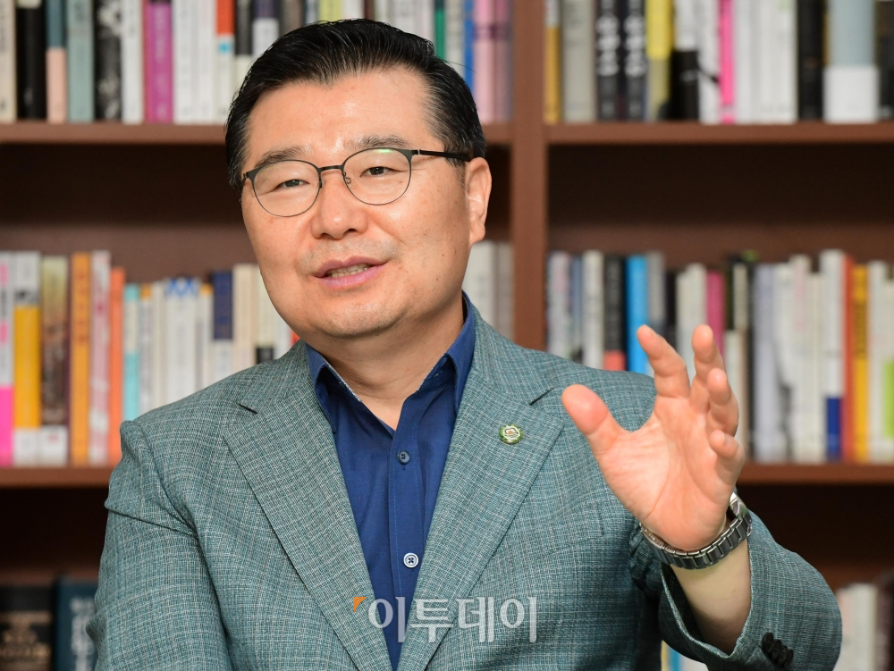 ▲류경기 중랑구청장이 16일 서울 중랑구청장실에서 이투데이와 인터뷰를 하고 있다. 고이란 기자 photoeran@ (이투데이DB)