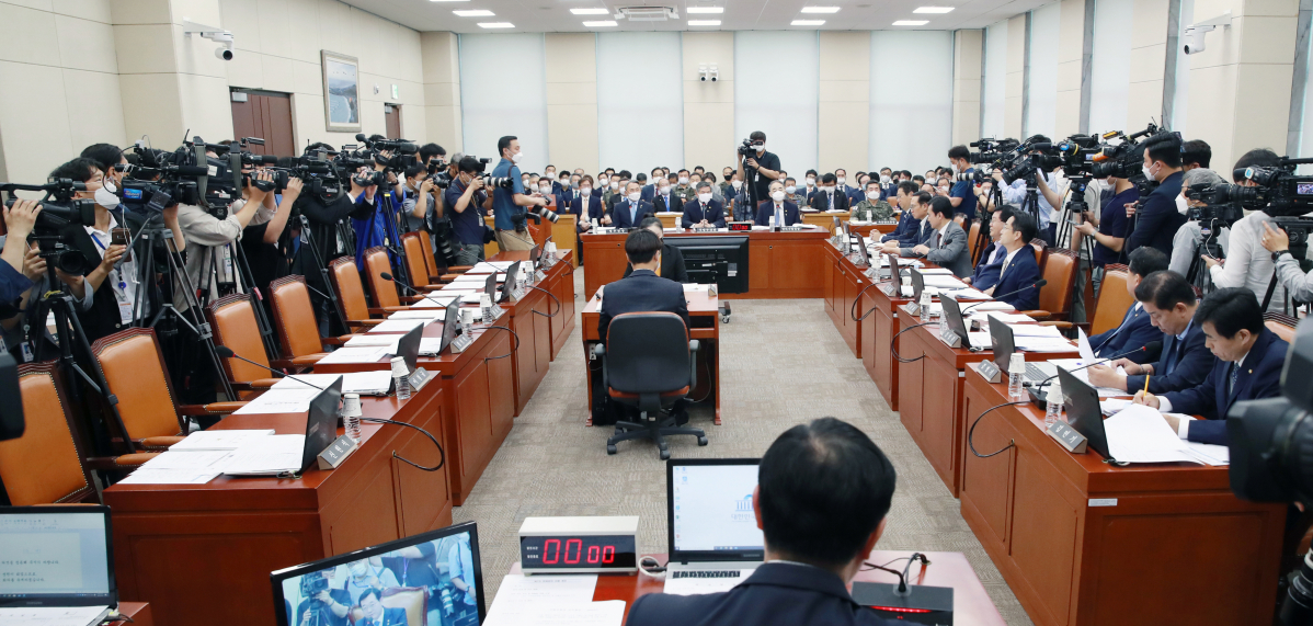 ▲22일 오전 서울 여의도 국회에서 열린 국방위원회 전체회의에서 미래통합당 의원석이 텅 비어있다.  (연합뉴스)