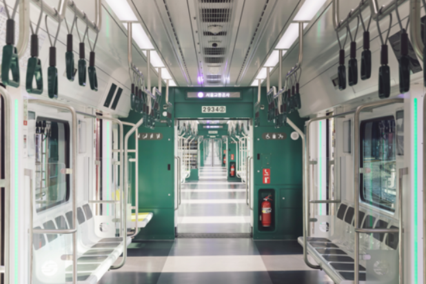 ▲2호선 신형 전동차 내부 모습.  (출처=서울교통공사)