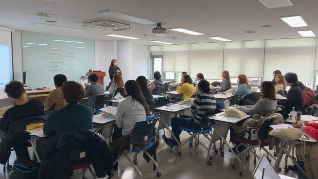 ▲째깍악어 교육 강연 (째깍악어 제공)