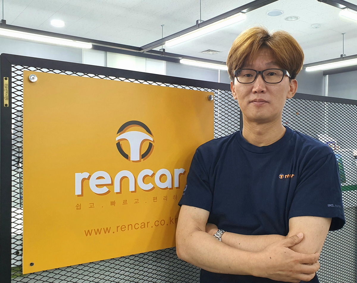 ▲곽권일 렌카 대표가 기념 촬영을 하고 있다. (이다원 기자 leedw@)