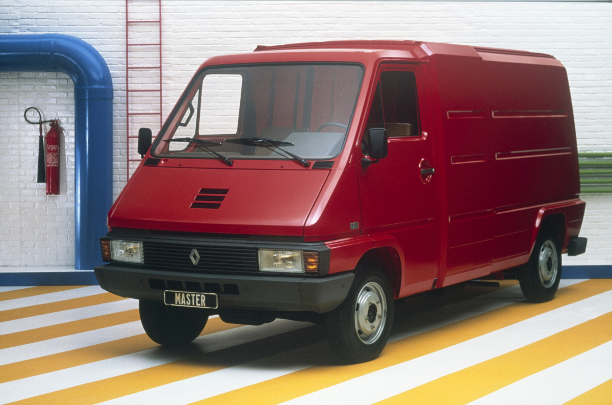 ▲40년 전 르노 마스터 첫 모델  (사진제공=르노삼성차)