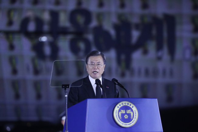 ▲문재인 대통령이 25일 서울공항에서 열린 6·25전쟁 70주년 행사에서 기념사를 하고 있다. (연합뉴스)