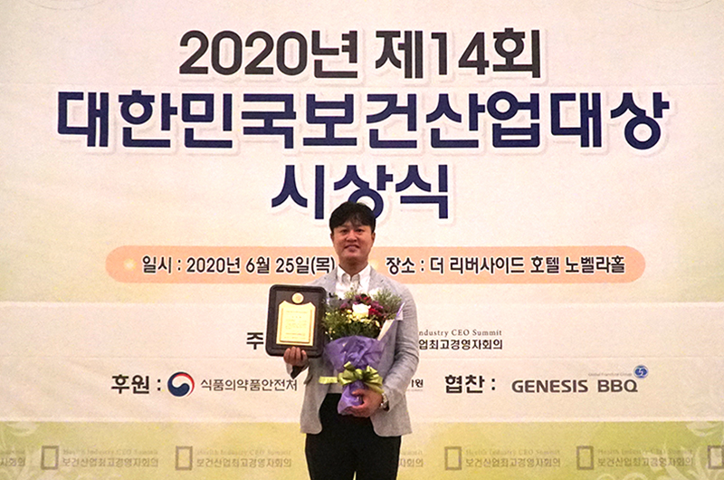 ▲인천 글로벌365mc병원 안재현 대표병원장이 '제14회 대한민국보건산업대상' 지방흡입 특화 부문 우수브랜드종합대상을 지난 25일 수상했다. (365mc)