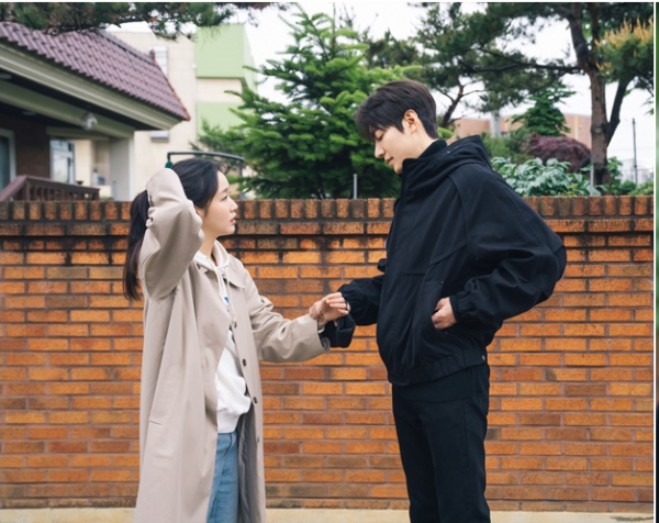 ▲'더킹' 이민호-김고은(사진제공=SBS)