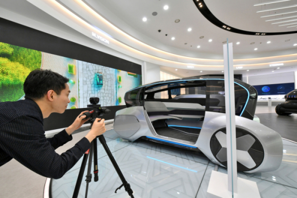 ▲현대모비스가 기술연구소 내 기술 홍보관에서 해외수주 마케팅 활동에 활용할 주요 제품 VR 콘텐츠를 제작하고 있다.  (사진제공=현대모비스)