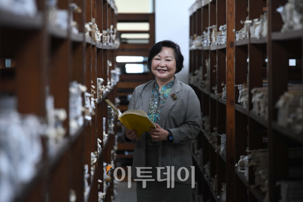 ▲서혜란 국립중앙도서관장이 2일 서울 서초구 국립중앙도서관에서 이투데이와 인터뷰를 갖고 있다. 신태현 기자 holjjak@