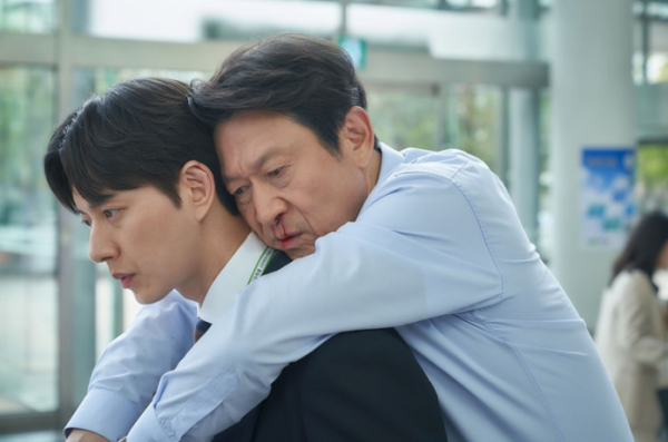 ▲‘꼰대인턴’ 박해진X김응수(사진제공=스튜디오HIM )