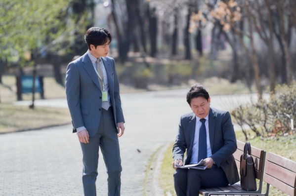 ▲‘꼰대인턴’ 박해진X김응수(사진제공=스튜디오HIM )