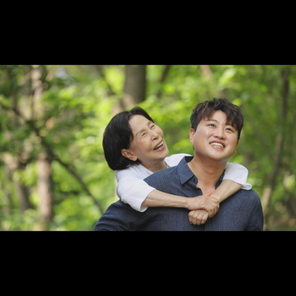 ▲'할무니' 김호중(사진제공=생각을보여주는엔터테인먼트)
