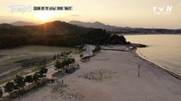 ▲삼포해수욕장(사진=tvN '바퀴달린집' 방송화면 캡처)