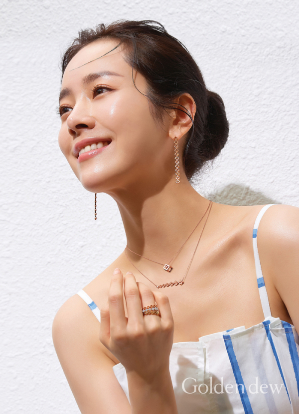 ▲한지민 2020 패션 신제품 화보(사진제공=BH엔터테인먼트)