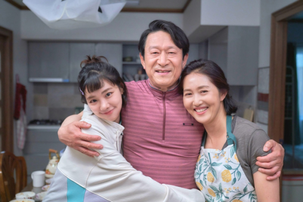 ▲꼰대인턴’ 김응수X한지은(사진=스튜디오HIM 제공)