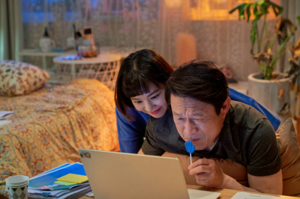 ▲꼰대인턴’ 김응수X한지은(사진=스튜디오HIM 제공)