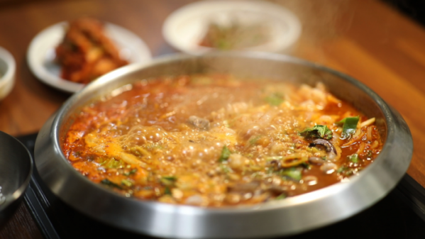 ▲'김영철의 동네 한 바퀴' 37년 전통 낙곱새 전골 노포(사진제공=KBS 1TV)