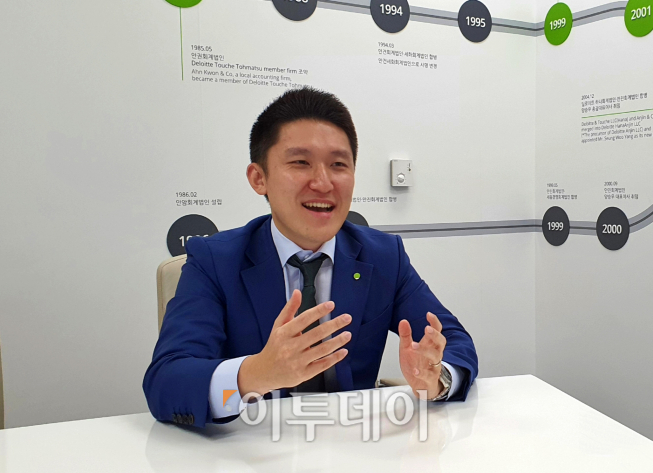 ▲이옥수 딜로이트안진 리스크자문본부 이사가 24일 이투데이와 인터뷰에서 ESG 채권 시장에 대해 설명하고 있다. (유혜림 기자 wiseforest@)