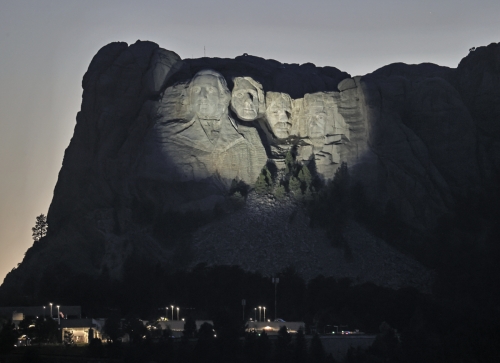 ▲미국 사우스다코타주의 러시모어산에 미국 대통령 4명의 얼굴이 조각돼 있다. 사우스다코타주/EPA연합뉴스 