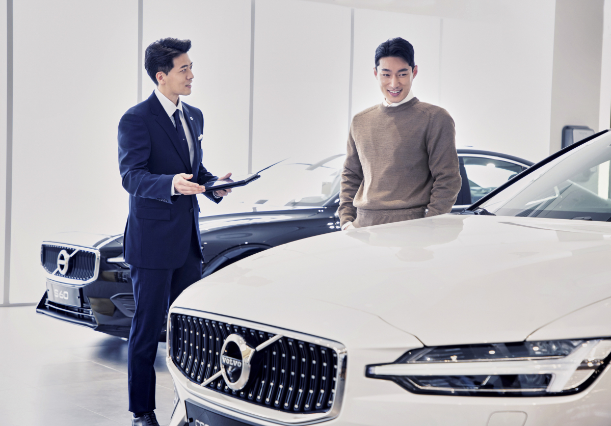 ▲볼보자동차코리아가 탄소배출 저감을 위해 전시장과 서비스센터에서 고객에게 제공하는 모든 인쇄물을 디지털 플랫폼으로 바꾼다. (사진제공=볼보자동차코리아)