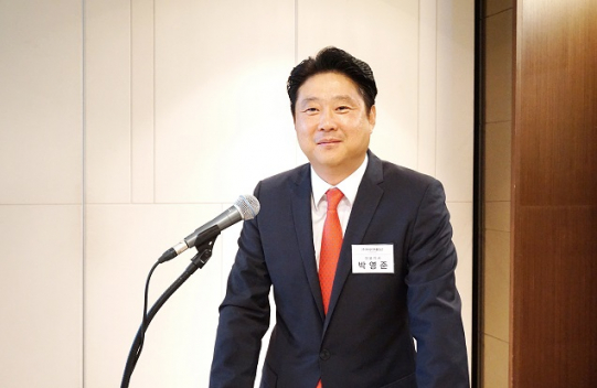 ▲박영준 더네이쳐홀딩스 대표이사가 6일 서울 영등포구 여의도에서 기자회견을 열고 상장 계획을 밝혔다.  (사진제공=더네이쳐홀딩스)