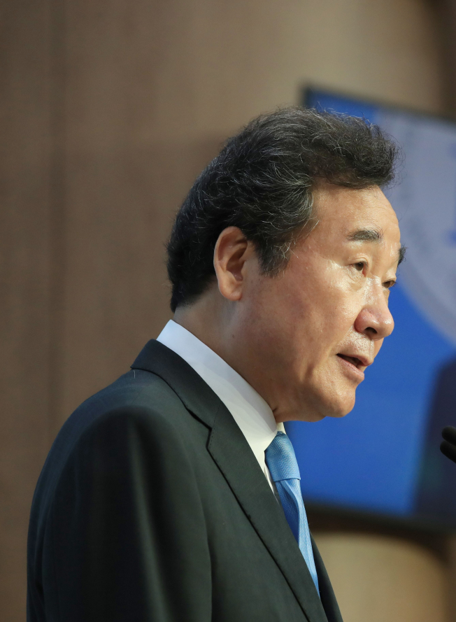 ▲더불어민주당 당 대표에 도전하는 이낙연 의원이 7일 국회 소통관 기자회견장에서 출마를 선언하고 있다. (연합뉴스)