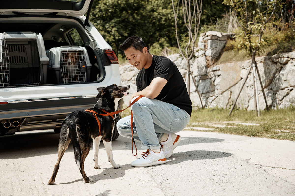 ▲폭스바겐코리아가 SUV 홍보대사인 강형욱 반려견 훈련사와 함께 '펫 드라이빙'을 주제로 한 티구안 캠페인 영상을 공개했다.  (사진제공=폭스바겐코리아)