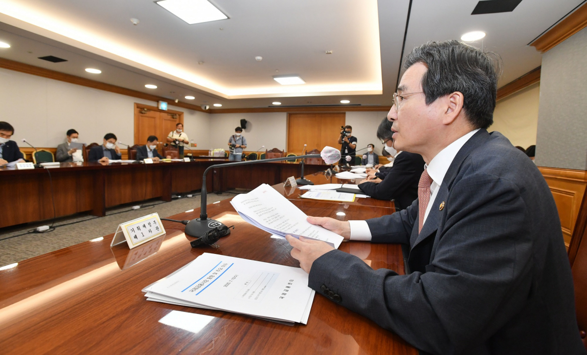 ▲김용범 기획재정부 1차관이 15일 서울 중구 은행회관에서 '거시경제 금융회의'를 주재하고 모두발언을 하고 있다. (사진제공=기획재정부)