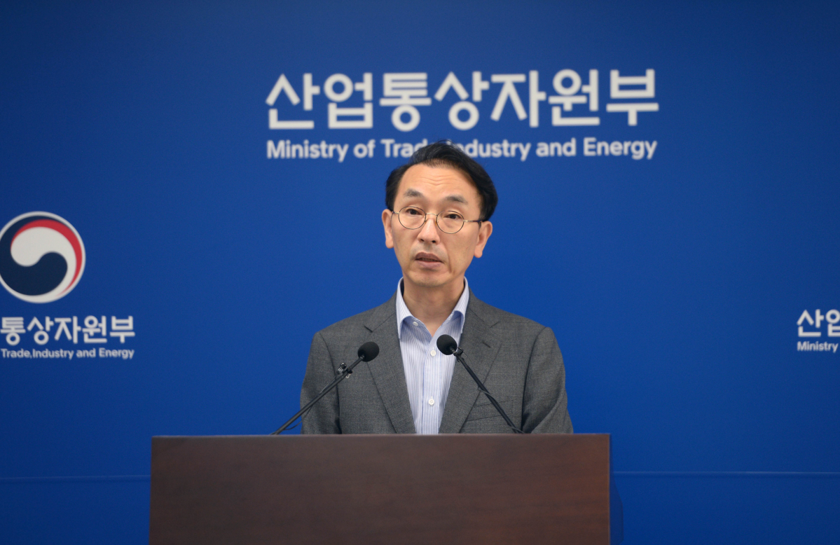 ▲박정욱 산업통상자원부 투자정책관이 15일 정부세종청사에서 '2020년 상반기 외국인직접투자(FDI) 동향' 브리핑을 하고 있다. (사진제공=산업통상자원부)