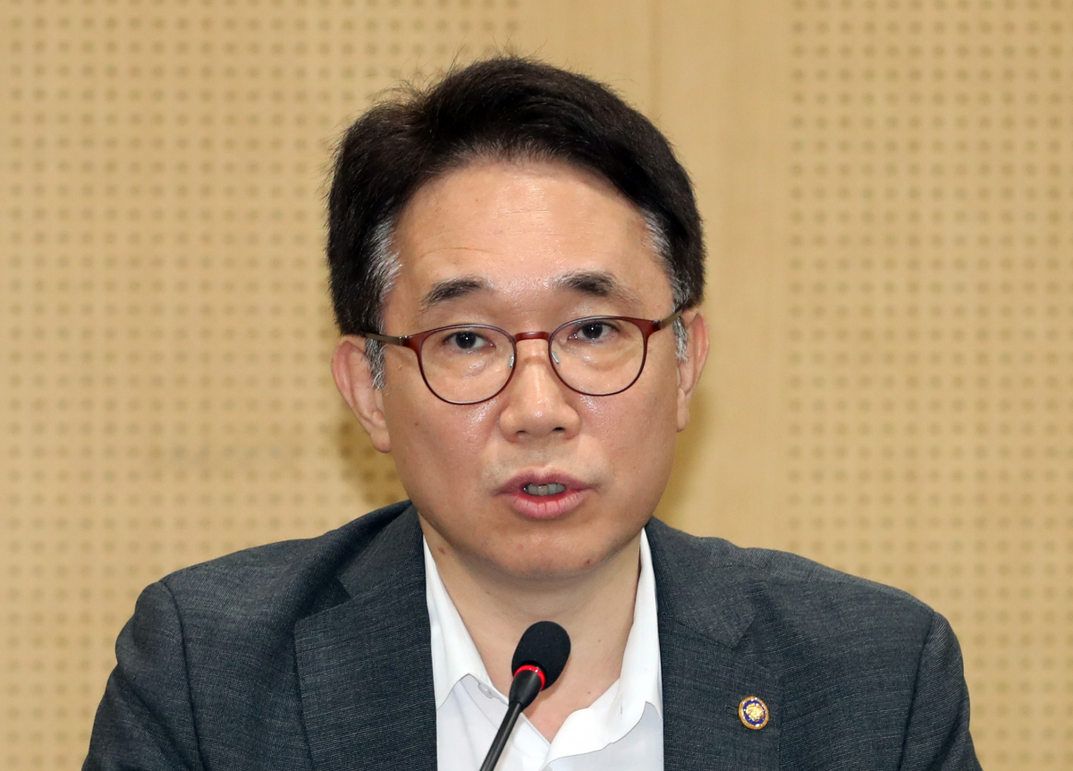 ▲박선호 국토교통부 제1차관은 15일 오후 서울시청에서 열린 '주택공급확대 실무기획단 1차 회의'에서 "도시주변 그린벨트의 활용 가능성 여부를 진지하게 논의하겠다"고 밝혔다.  (사진 제공=연합뉴스)