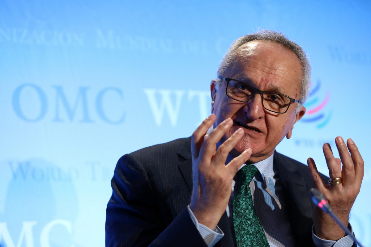 ▲세계무역기구(WTO) 사무총장에 입후보한 멕시코의 헤수스 세아데 후보가 15일(현지시간) 스위스 제네바의 WTO 본부에서 열린 일반이사회에서 정견 발표를 하고 있다. 제네바/로이터연합뉴스