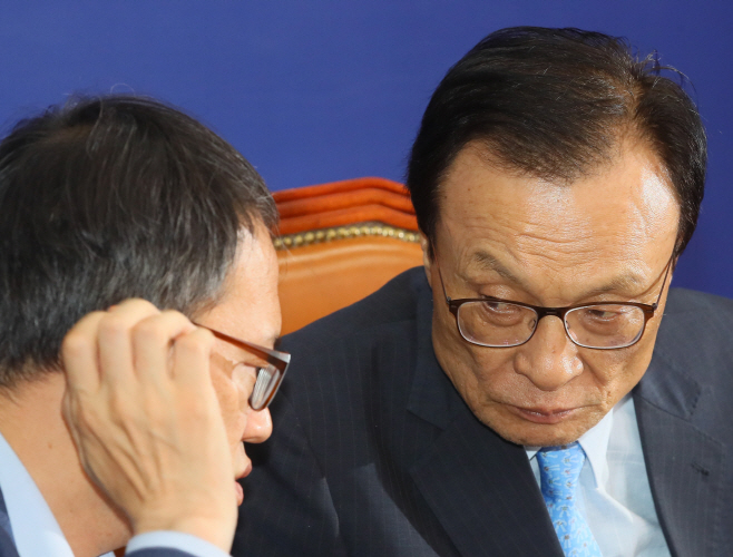 ▲더불어민주당 이해찬 대표는 17일 대법원이 이재명 경기지사의 허위사실 공표 혐의에 대해 무죄 취지의 파기환송 판결을 내린 것과 관련, "이번 결정을 크게 환영하며 대법원의 결단에 경의를 표한다"고 밝혔다. (연합뉴스)