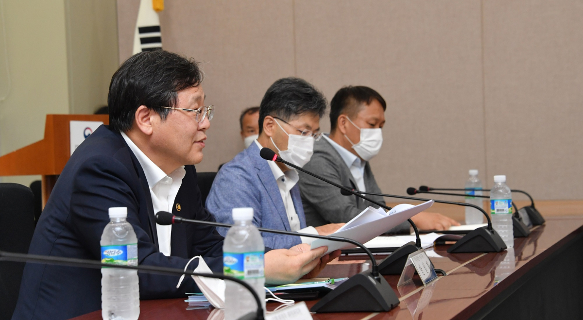 ▲안일환 기획재정부 2차관이 15일 서울 광화문 정부서울청사에서 '공공기관 선도 혁신도시 활성화 간담회'를 주재하고 모두발언을 하고 있다. (사진제공=기획재정부)