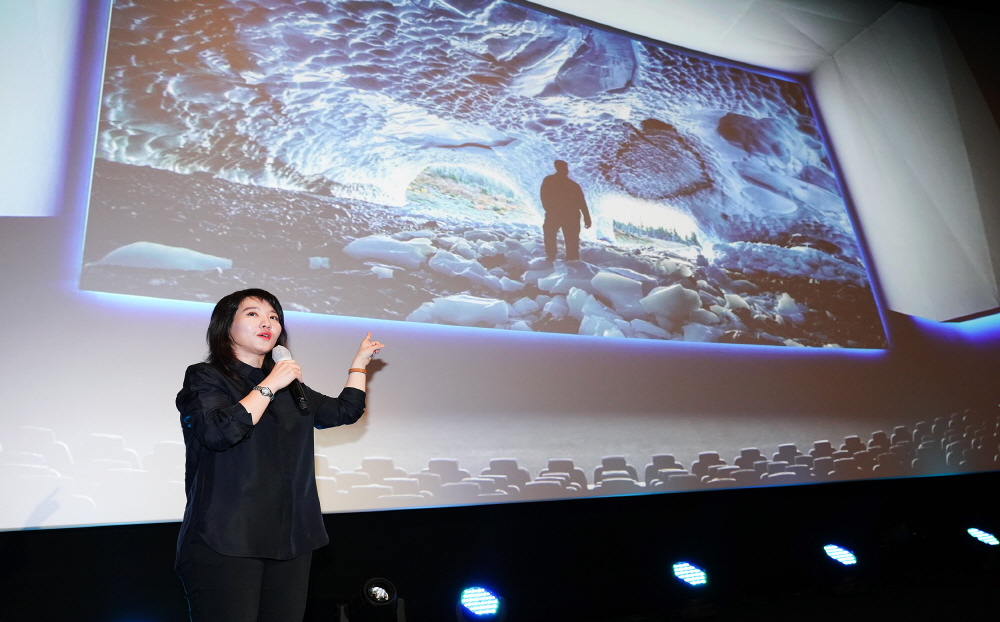 ▲이미지 돌비 코리아 부장이 온전한 몰입감을 제공하는 영화 관람 경험을 가능하게 하는 '돌비 시네마'의 기술을 설명하고 있다. (사진제공=돌비)