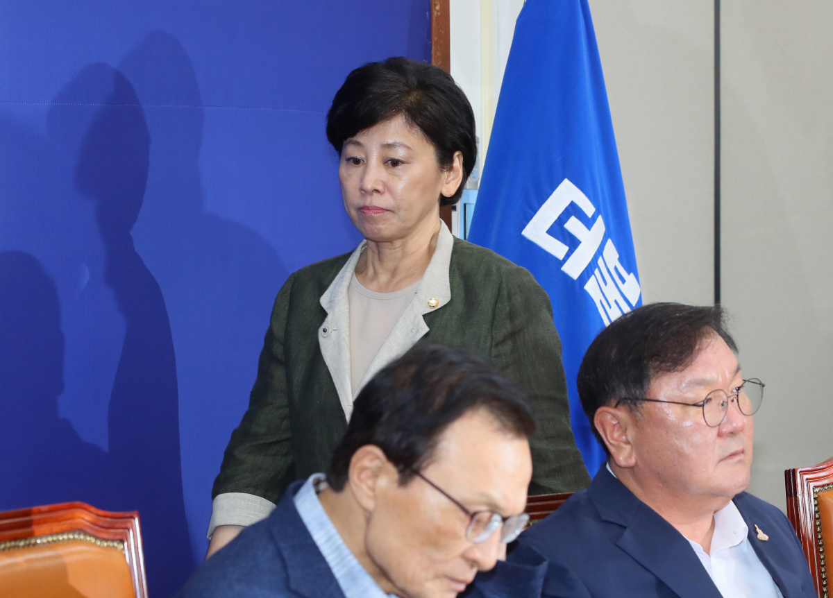 ▲남인순 더불어민주당 최고위원이 22일 국회에서 열린 최고위원회의에 참석하고 있다. (연합뉴스)