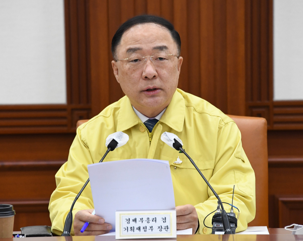 ▲홍남기 경제부총리 겸 기획재정부 장관이 23일 서울 광화문 정부서울청사에서 '제11차 비상경제 중앙대책본부 회의'를 주재하고 모두발언을 하고 있다. (사진제공=기획재정부)